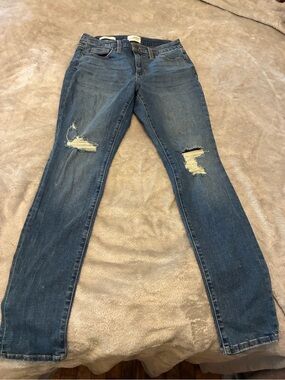 Universal Thread Women’s Distressed Skinny Jeans in Blue